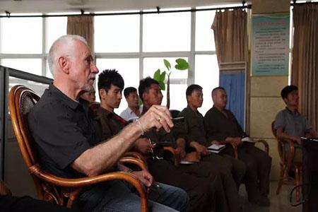 Saksalaiset asiantuntijat suorittavat teoreettista ja käytännön harjoittelua yrityksen hitsaajille German experts conduct theoretical and practical training for our company’s welders.jpg